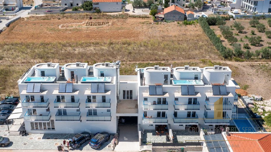 Luxury villa with a roof terrace and a beautiful view 100 m from the sea - Privlaka, Zadar!