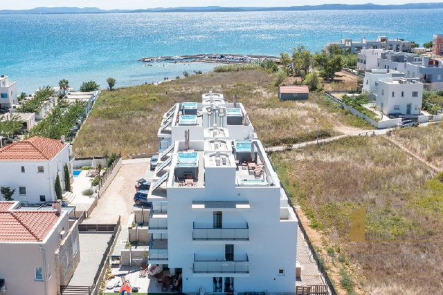 Luxury villa with a roof terrace and a beautiful view 100 m from the sea - Privlaka, Zadar!