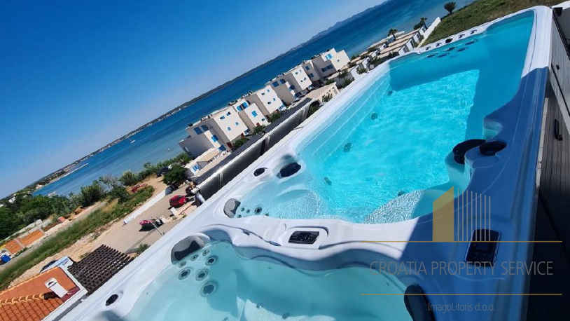 Luxury villa with a roof terrace and a beautiful view 100 m from the sea - Privlaka, Zadar!