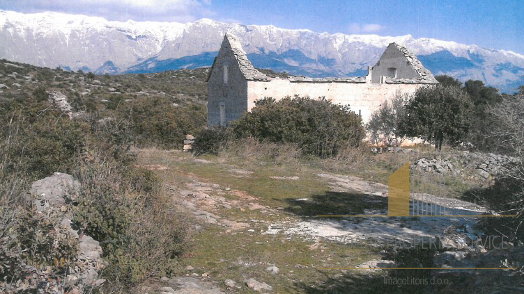 Zemljište s objektom za rekonstrukciju i predivnim pogledom na more – otok Brač!