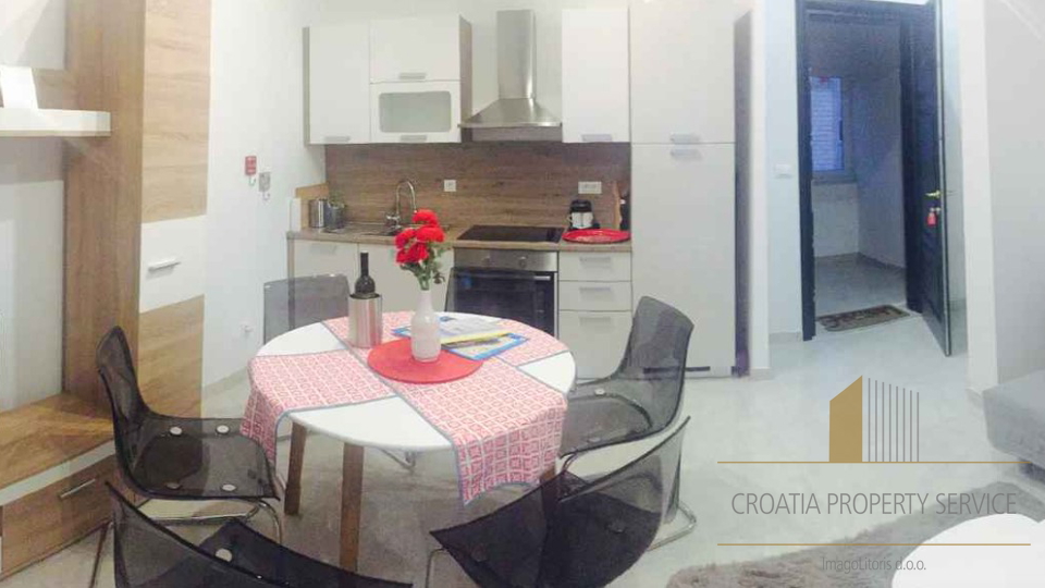 Štirje apartmaji v čudoviti vili z očarljivim pogledom na morje - Primošten!