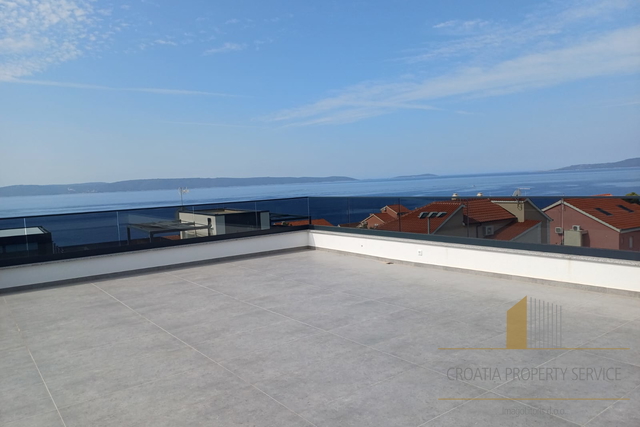 Luxury penthouse with a roof terrace and a panoramic view of the sea - the island of Čiovo!