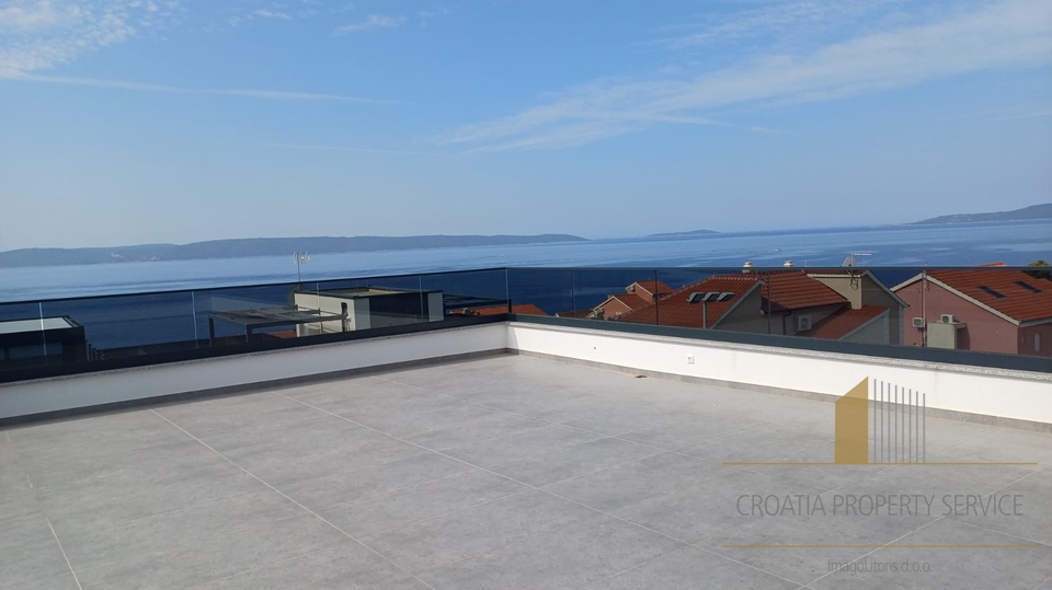 Luxury penthouse with a roof terrace and a panoramic view of the sea - the island of Čiovo!