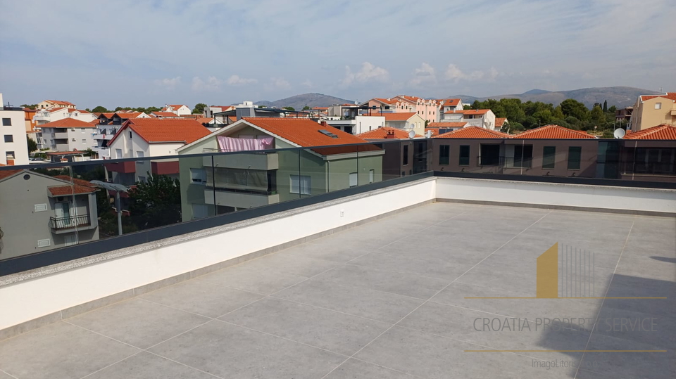 Luxury penthouse with a roof terrace and a panoramic view of the sea - the island of Čiovo!