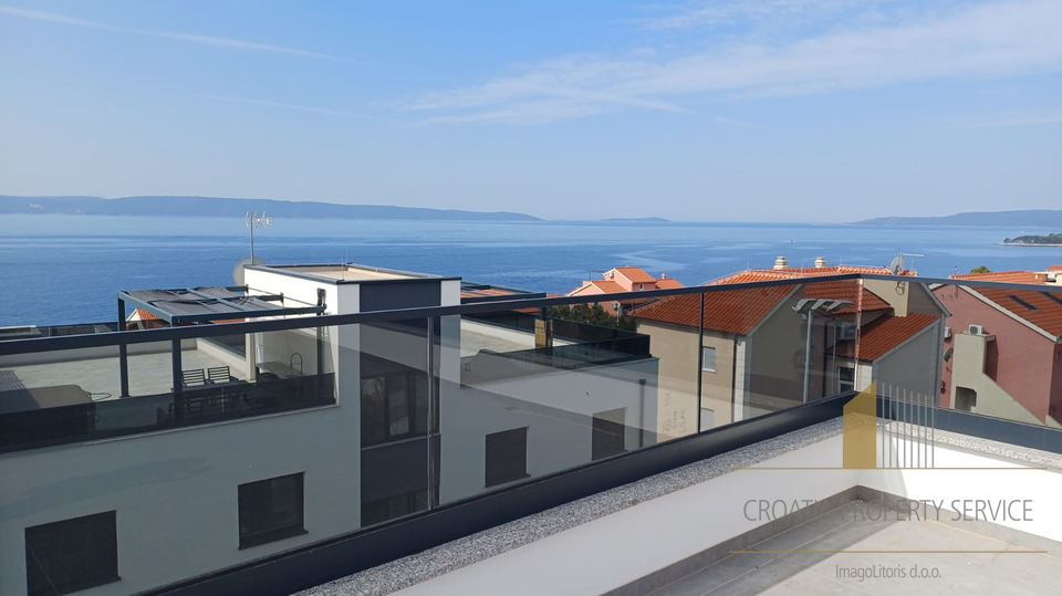 Luxury penthouse with a roof terrace and a panoramic view of the sea - the island of Čiovo!