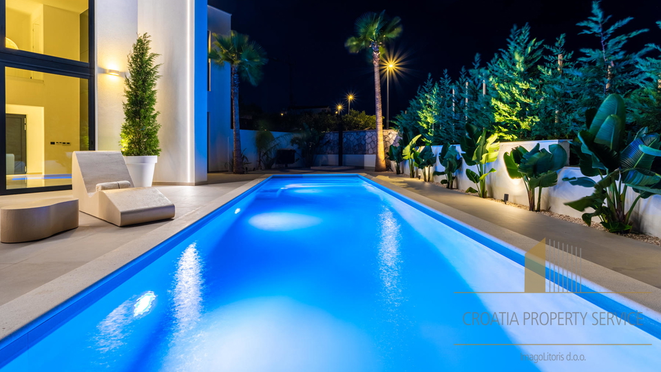 Spektakularna vila z odprtim pogledom na morje na ekskluzivni lokaciji v Primoštenu!