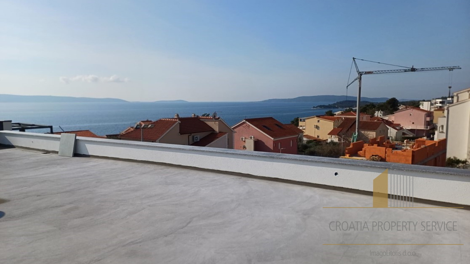 Luksuzni penthouse s krovnom terasom u novogradnji na otoku Čiovu!
