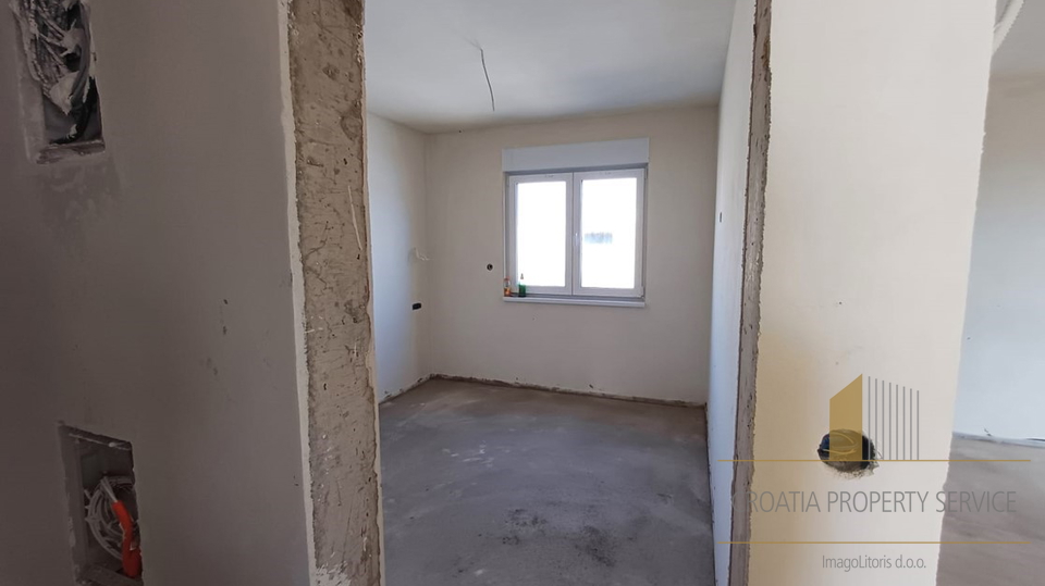 Luksuzni penthouse s krovnom terasom u novogradnji na otoku Čiovu!