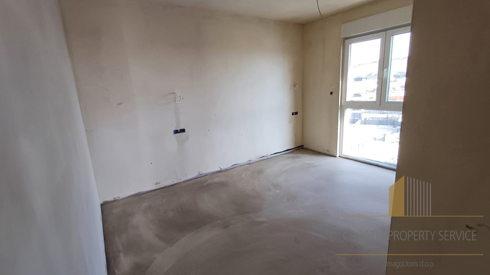 Luksuzni penthouse s krovnom terasom u novogradnji na otoku Čiovu!