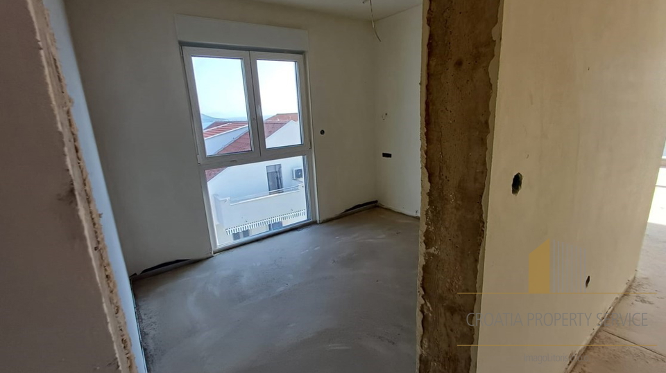 Luksuzni penthouse s krovnom terasom u novogradnji na otoku Čiovu!