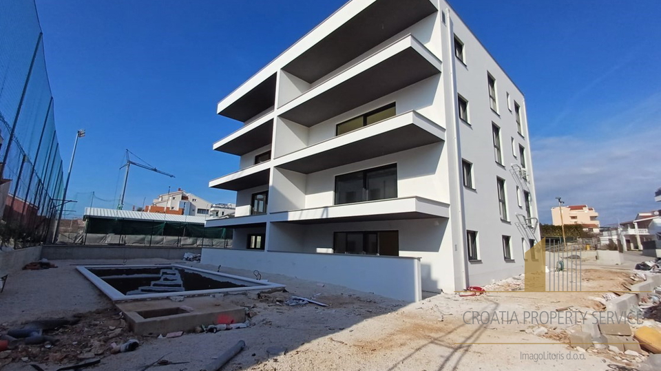 Luksuzni penthouse s krovnom terasom u novogradnji na otoku Čiovu!