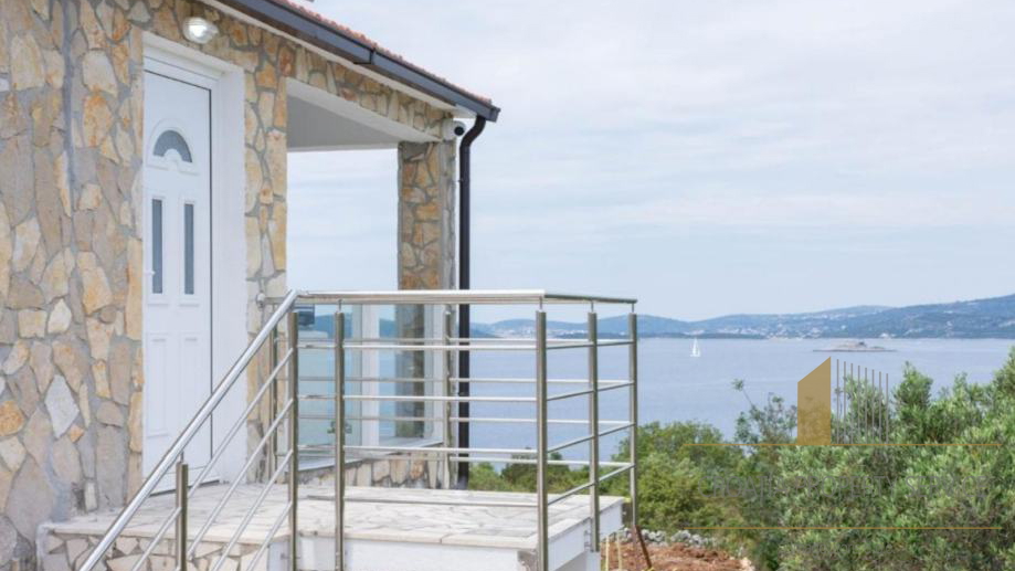 Bellissima villa per vacanze in una posizione eccezionale con vista sul mare – Drvenik Mali!