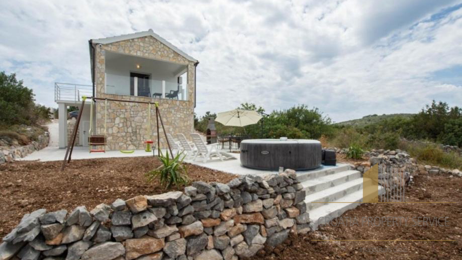 Bellissima villa per vacanze in una posizione eccezionale con vista sul mare – Drvenik Mali!