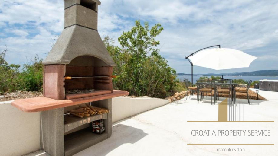 Bellissima villa per vacanze in una posizione eccezionale con vista sul mare – Drvenik Mali!