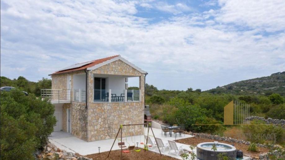 Bellissima villa per vacanze in una posizione eccezionale con vista sul mare – Drvenik Mali!