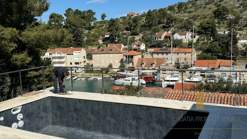 Modern house with a pool 50 m from the sea – Brač Island!