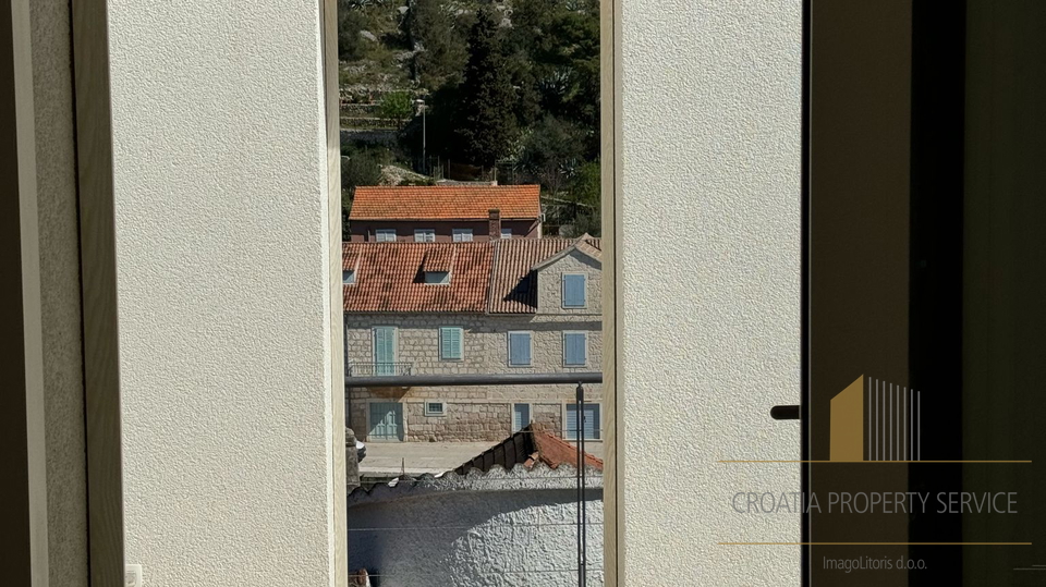 Modern house with a pool 50 m from the sea – Brač Island!