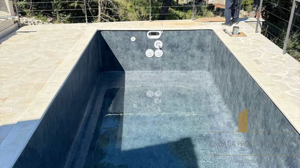Modern house with a pool 50 m from the sea – Brač Island!