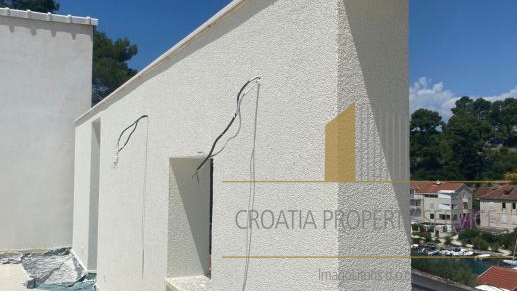 Modern house with a pool 50 m from the sea – Brač Island!