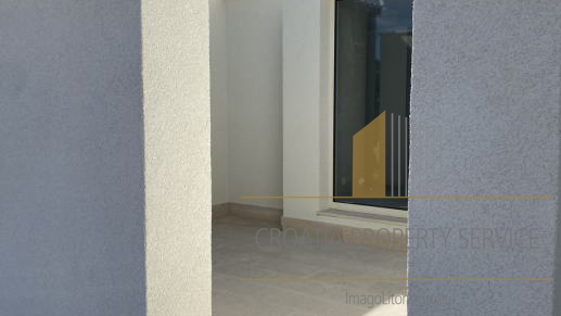 Modern house with a pool 50 m from the sea – Brač Island!