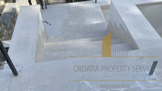 Modern house with a pool 50 m from the sea – Brač Island!
