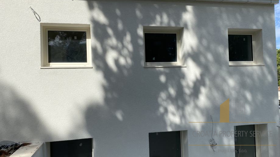Modern house with a pool 50 m from the sea – Brač Island!