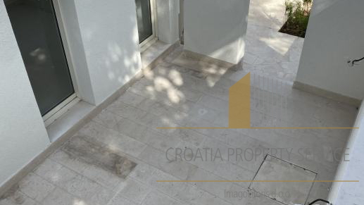 Modern house with a pool 50 m from the sea – Brač Island!