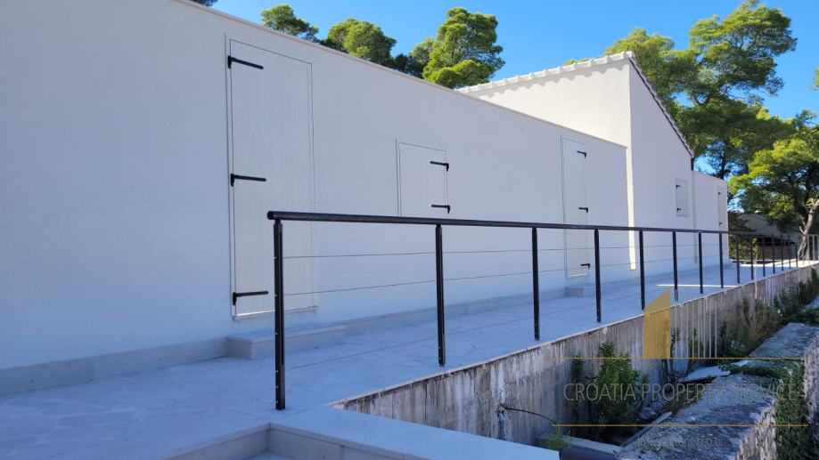 Modern house with a pool 50 m from the sea – Brač Island!