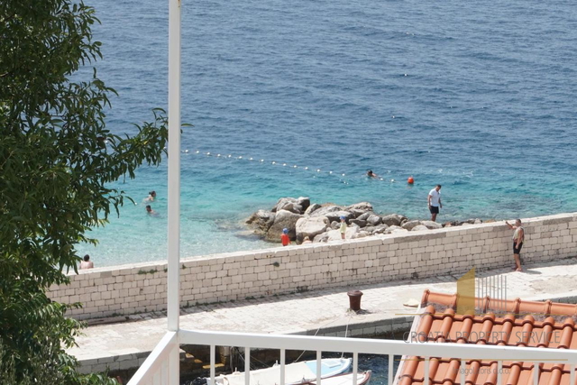Apartmanska kuća s otvorenim pogledom na more na Omiškoj rivijeri!