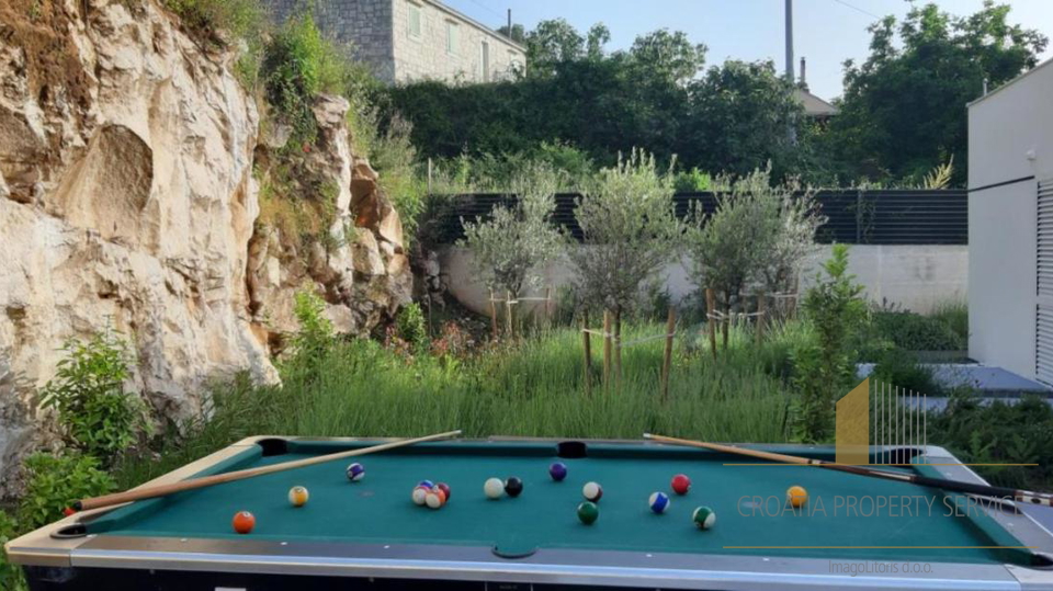 Nova luksuzna vila s bazenom na otoku Braču!