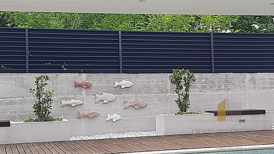 Nova luksuzna vila s bazenom na otoku Braču!
