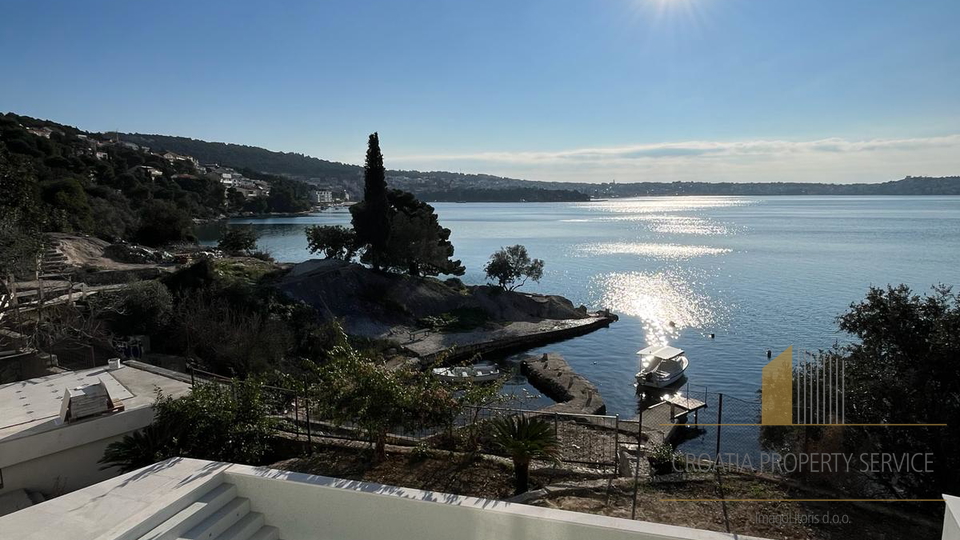 Neue Luxusvilla in der ersten Reihe am Meer mit privater Verbindung zum Boot - Insel Čiovu!