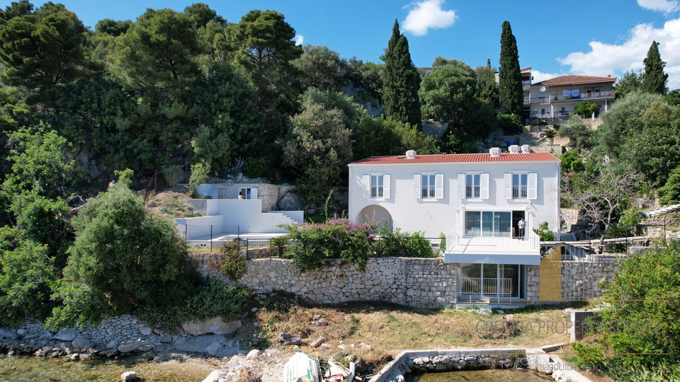 Neue Luxusvilla in der ersten Reihe am Meer mit privater Verbindung zum Boot - Insel Čiovu!