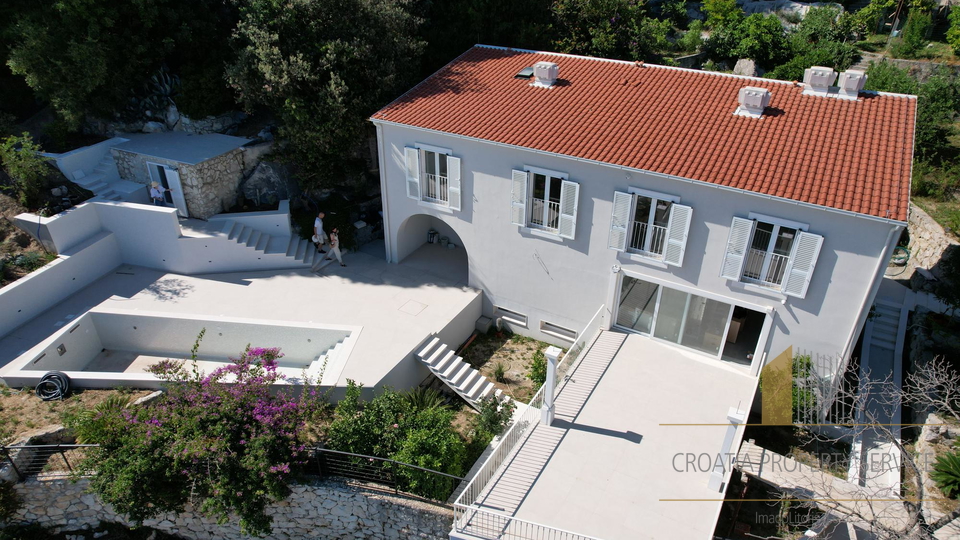 New luxury villa on the first row by the sea with a private connection to the boat - island Čiovu!