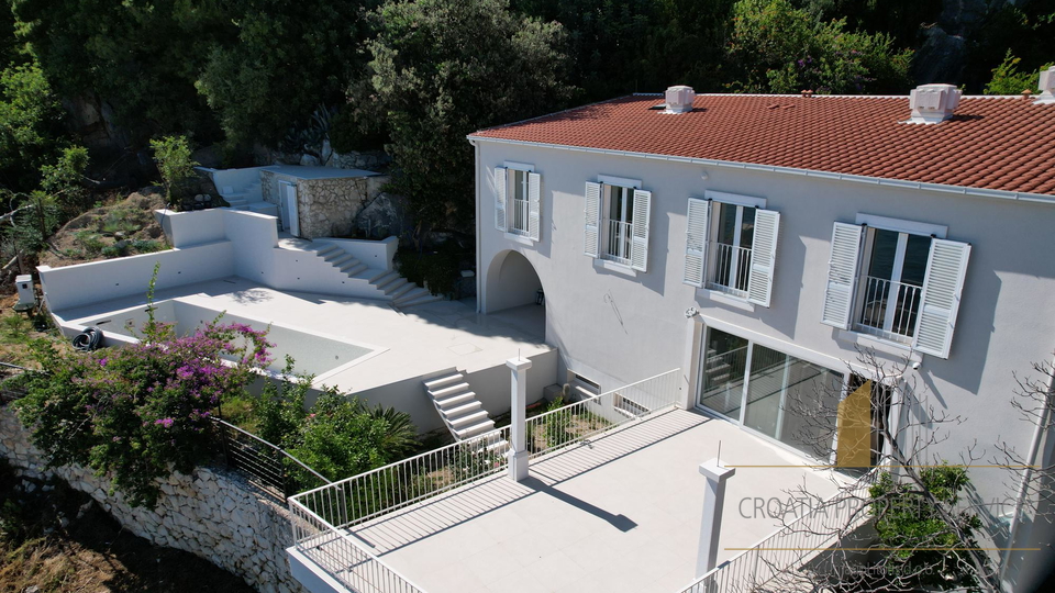 New luxury villa on the first row by the sea with a private connection to the boat - island Čiovu!