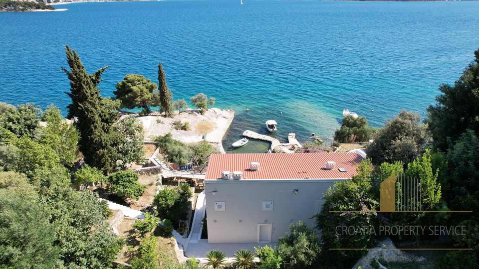 Neue Luxusvilla in der ersten Reihe am Meer mit privater Verbindung zum Boot - Insel Čiovu!