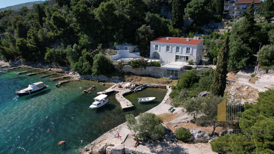 New luxury villa on the first row by the sea with a private connection to the boat - island Čiovu!