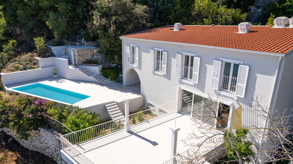 New luxury villa on the first row by the sea with a private connection to the boat - island Čiovu!