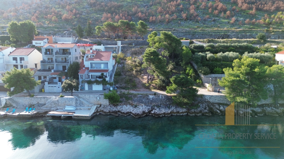 Luksuzni penthouse u  novogradnji prvi red uz plažu u okolici Šibenika!