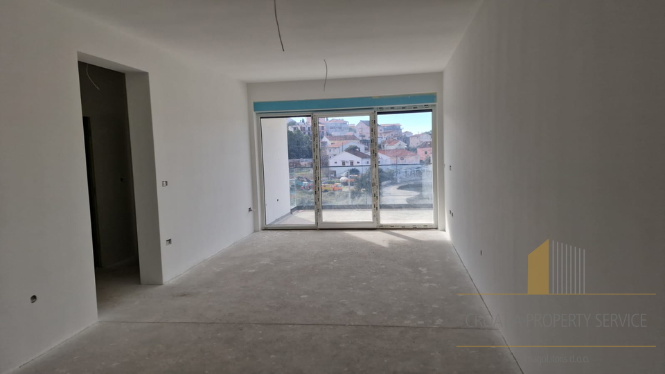 Attractive apartment in a modern new building 50 m from the sea near Trogir!