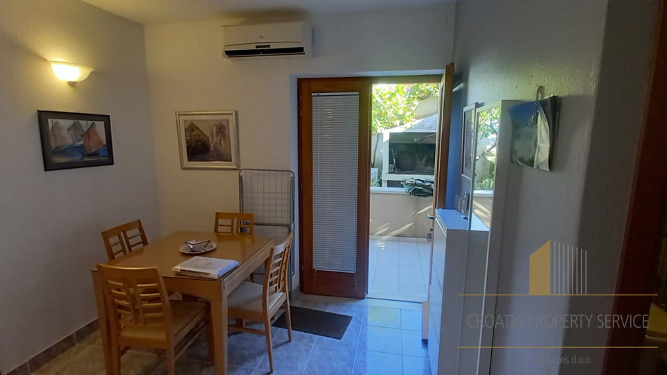 Apartment with a beautiful garden 150 m from the beach on the island of Brač!