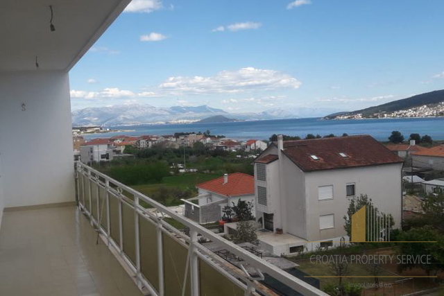 Geräumige Wohnung mit großem Potenzial in Meeresnähe - Trogir!