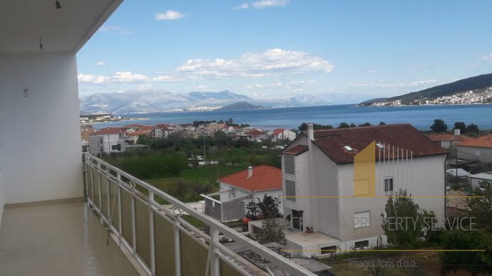 Geräumige Wohnung mit großem Potenzial in Meeresnähe - Trogir!