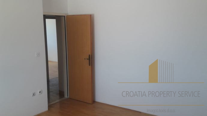 Geräumige Wohnung mit großem Potenzial in Meeresnähe - Trogir!