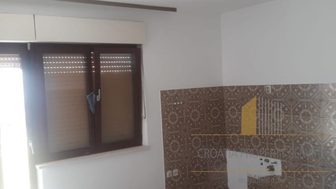 Geräumige Wohnung mit großem Potenzial in Meeresnähe - Trogir!
