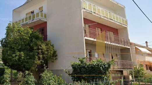 Geräumige Wohnung mit großem Potenzial in Meeresnähe - Trogir!