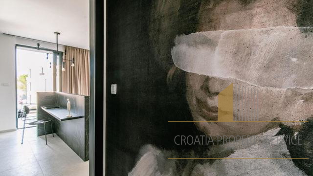 Luksuzna oblikovana vila z bazenom 250 m od plaže - Vodice!