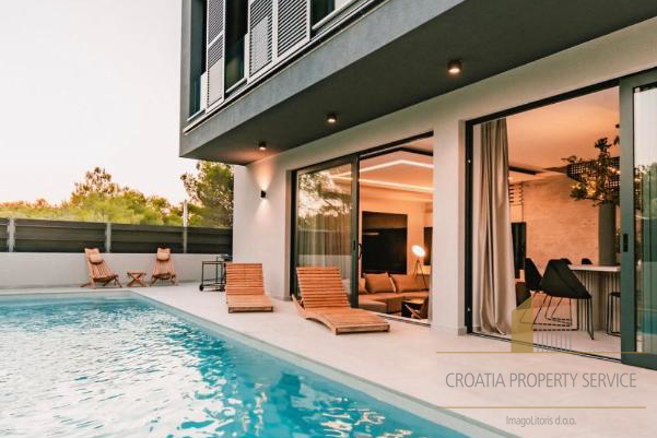 Luxury designer villa with a pool 250 m from the beach - Vodice!
