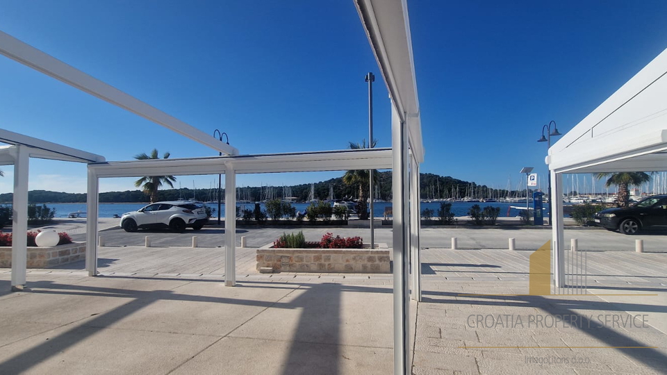 Predivna kamena kuća prvi red uz more – Rogoznica!
