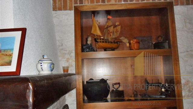 Predivna kamena kuća prvi red uz more – Rogoznica!